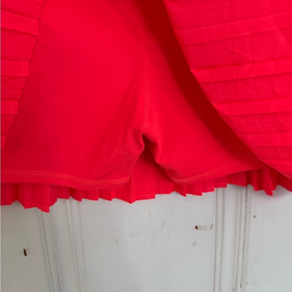 Fabletics Vibrant Pink Pleated Women's Skirt NWOT - Picture 4 of 6